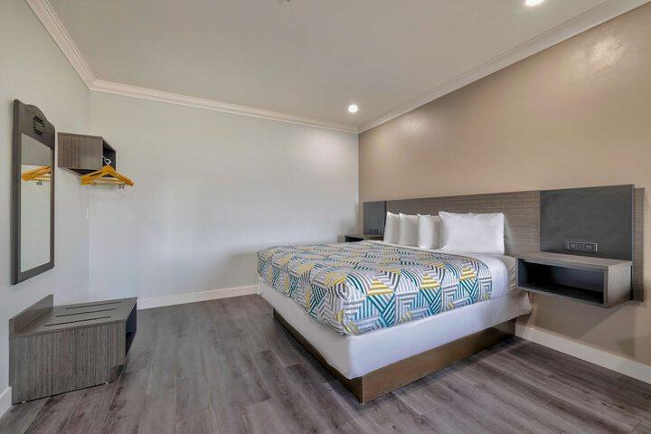 Room 18 of 31
