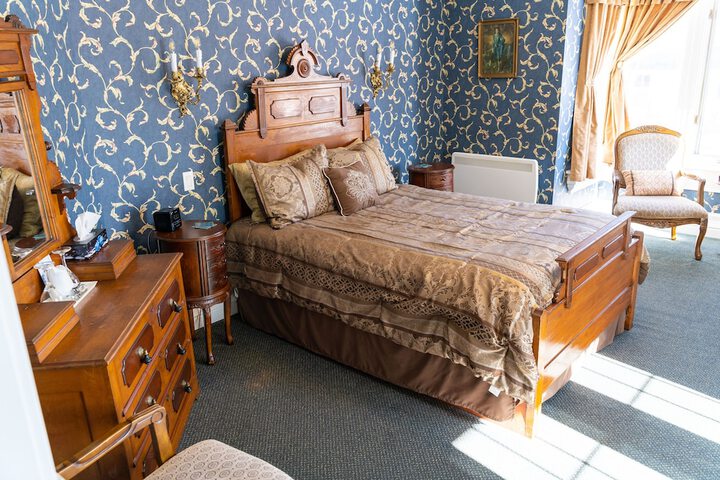 Room 27 of 103