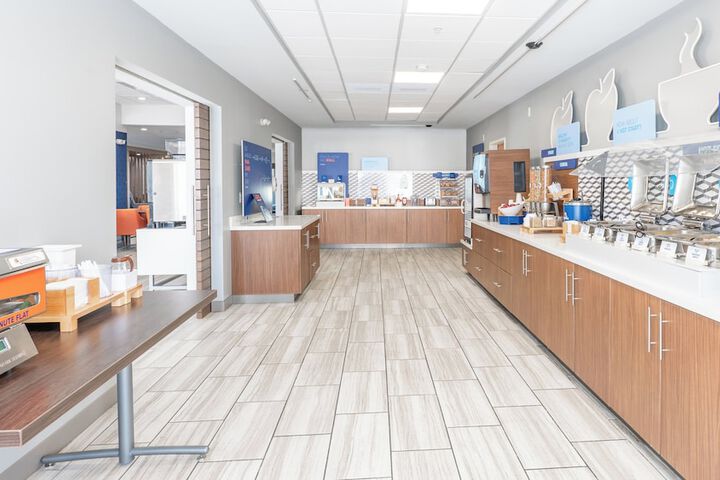 Holiday Inn Express Hotel & Suites ANDERSON NORTH by IHG