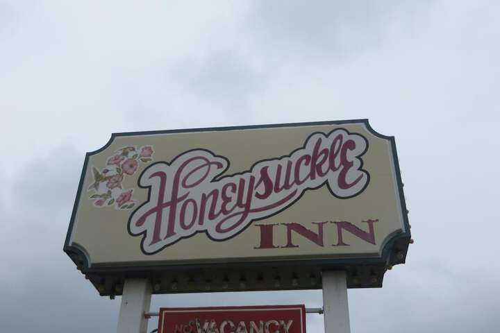 Honeysuckle Inn - Mountain View