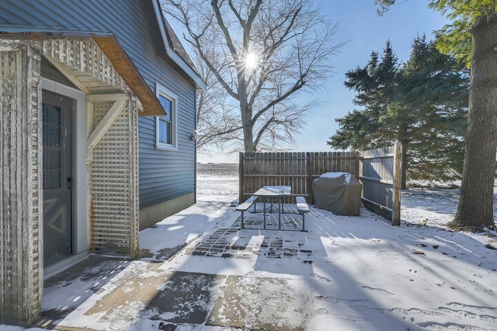Charming Eagle Grove Farmhouse w / Patio!