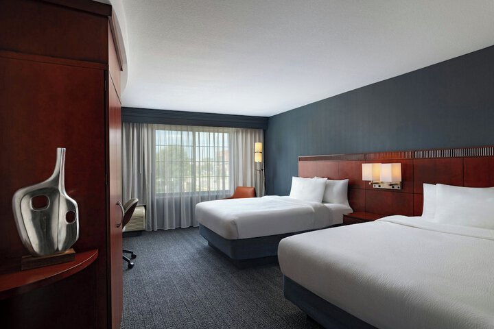 Courtyard Marriott Aksarben Village