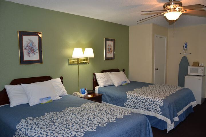 Room 80 of 118