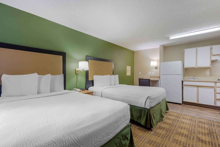 Room 16 of 38
