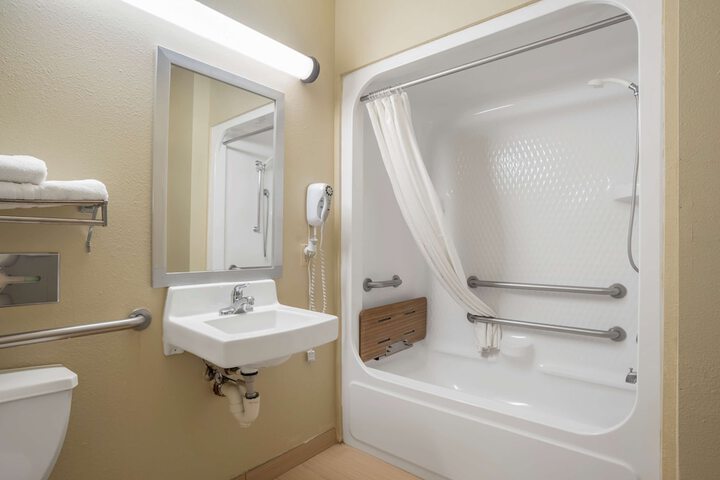 Room 18 of 25