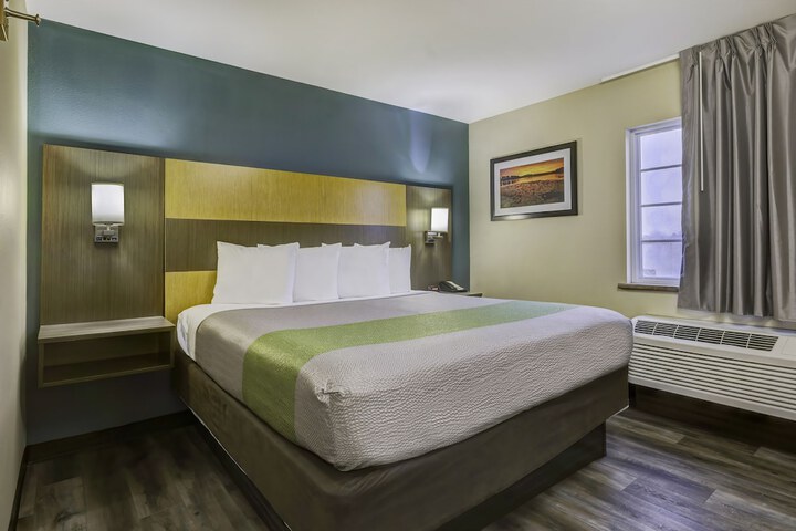 Room 14 of 23