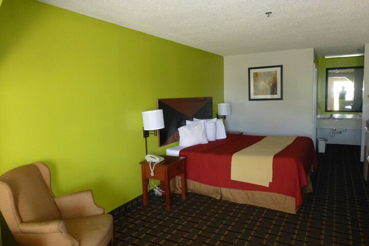 Room 13 of 35