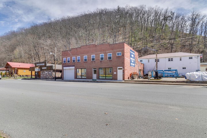 Downtown Marlinton Vacation Rental Apartment!