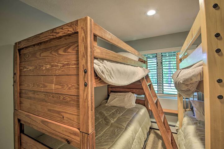 Bartlett Condo w / Mtn-view Deck 1 Mi to Skiing!