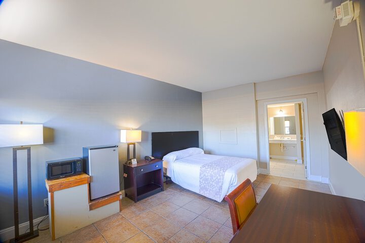 Room 100 of 126