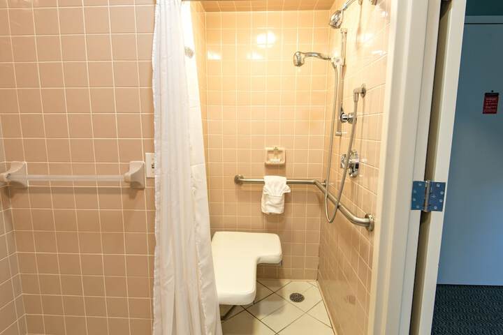 Room 44 of 115