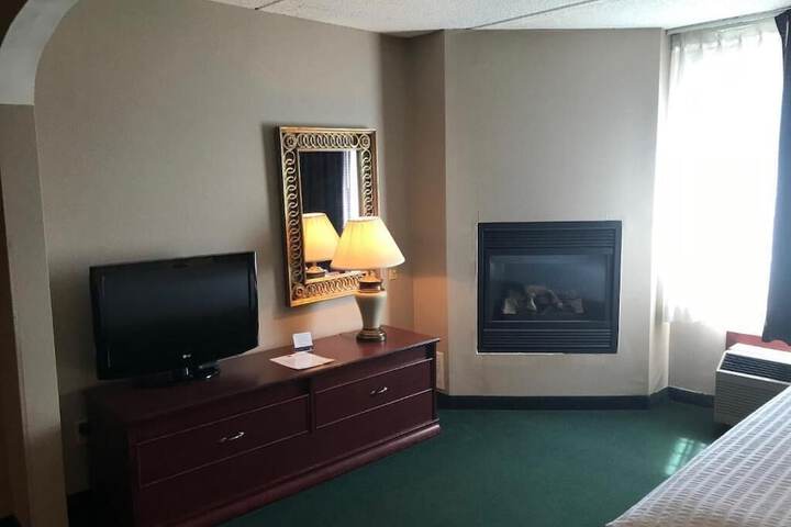 Room 12 of 16