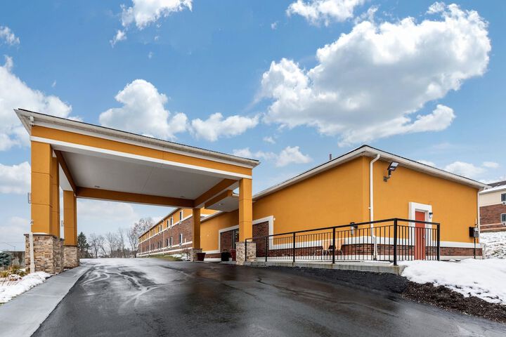 Quality Inn Coraopolis - Pittsburgh Airport