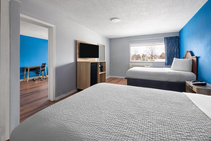Super 8 by Wyndham Portsmouth - Norfolk
