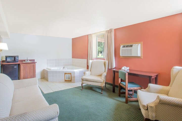 Room 5 of 15