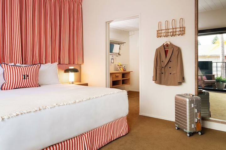 Room 28 of 44