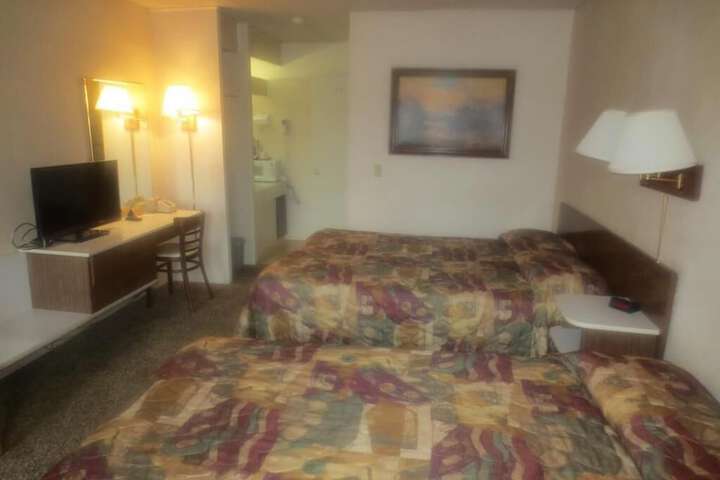 Room 6 of 18