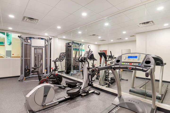 Best Western Plus Crossroads Inn & Suites
