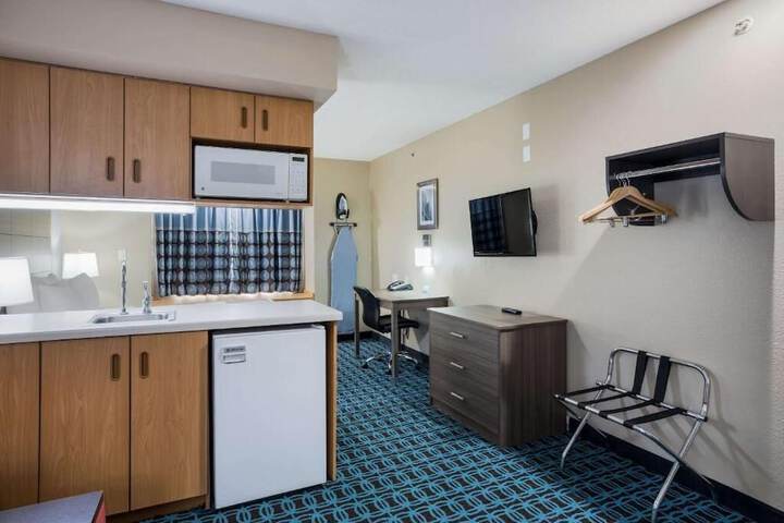 Sonesta Essential Hotels & Suites Kansas City / Blue Springs