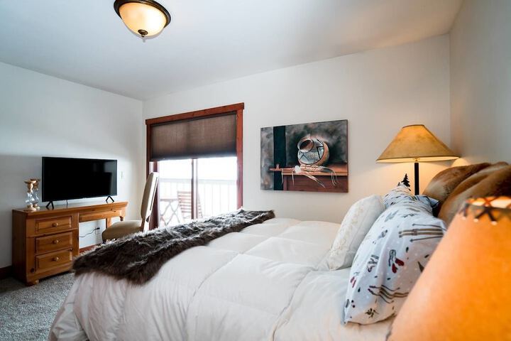 Room 11 of 32