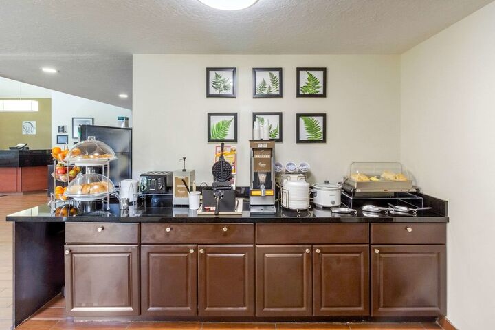 Breakfast/Coffee Service 24 of 27