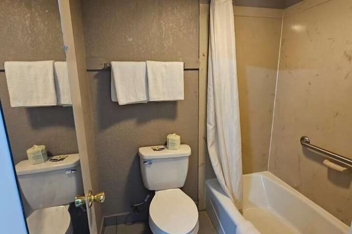 Room 8 of 10