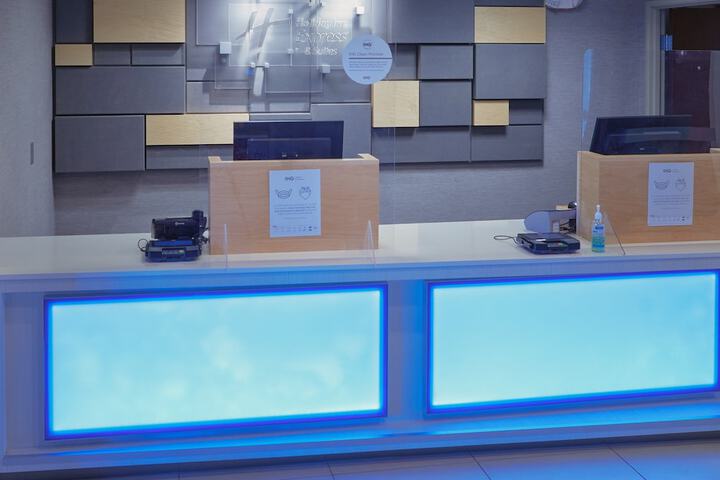 Holiday Inn Express & Suites Akron Regional Airport Area by IHG