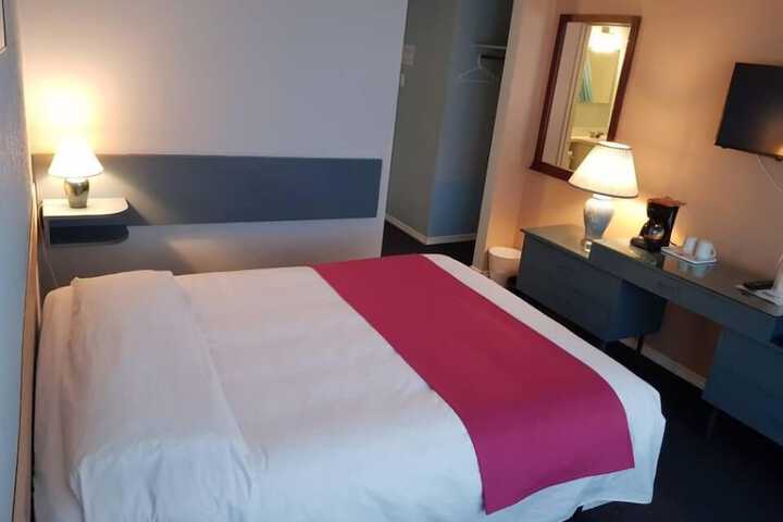 Room 6 of 24