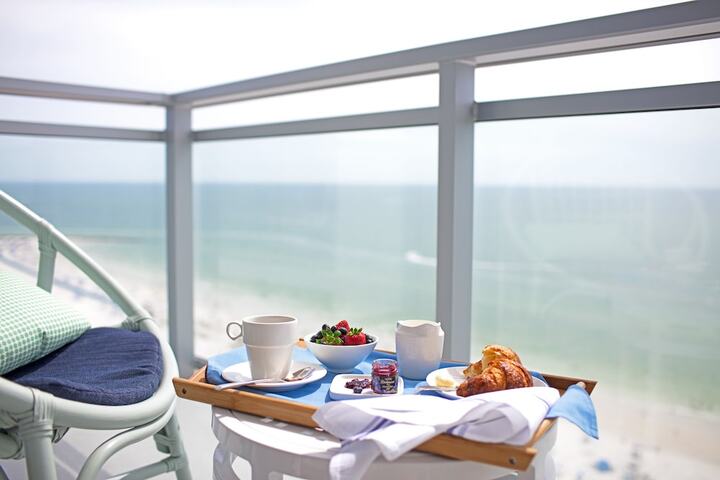 Breakfast/Coffee Service 104 of 123