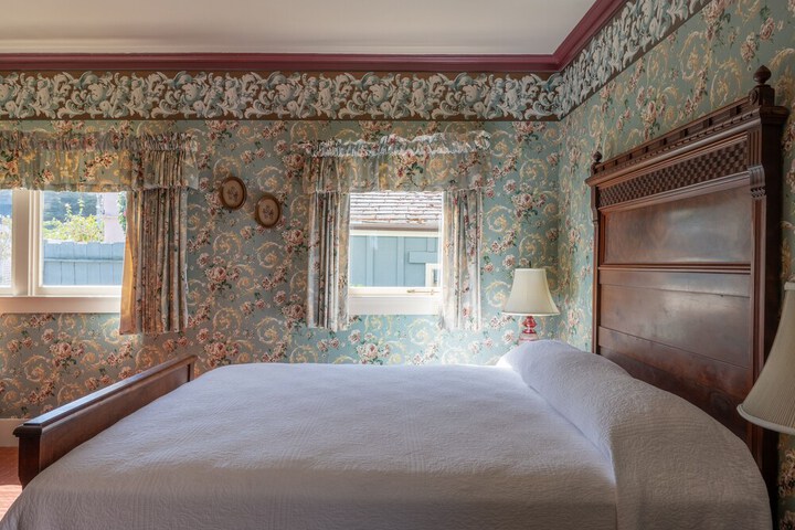 Room 54 of 111