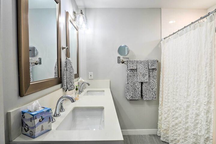 San Marcos Home w / Patio & Grill - Walk to Lake!