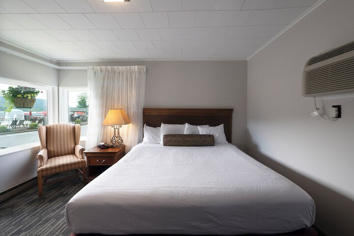 Scottys Lakeside Resort