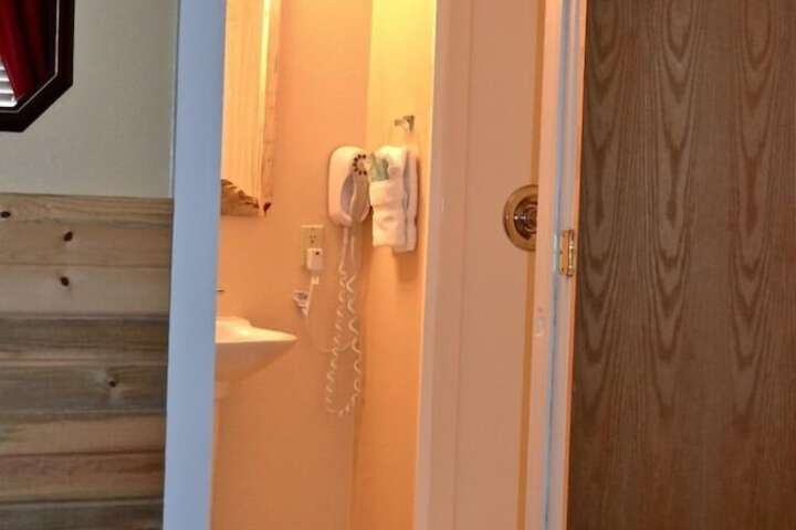 Black Elk Resort Cottages and RV Park