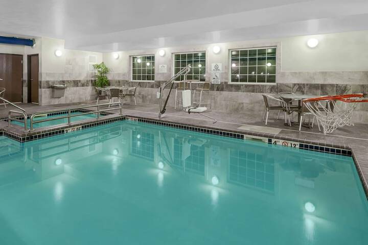 Baymont by Wyndham Minot