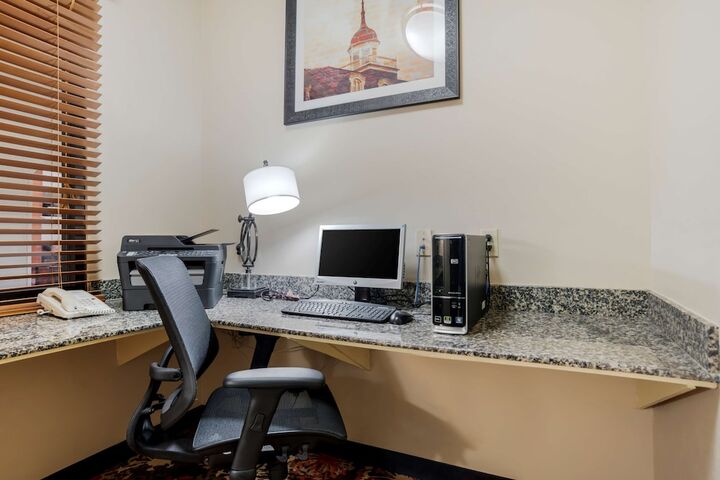 Business Center 31 of 31