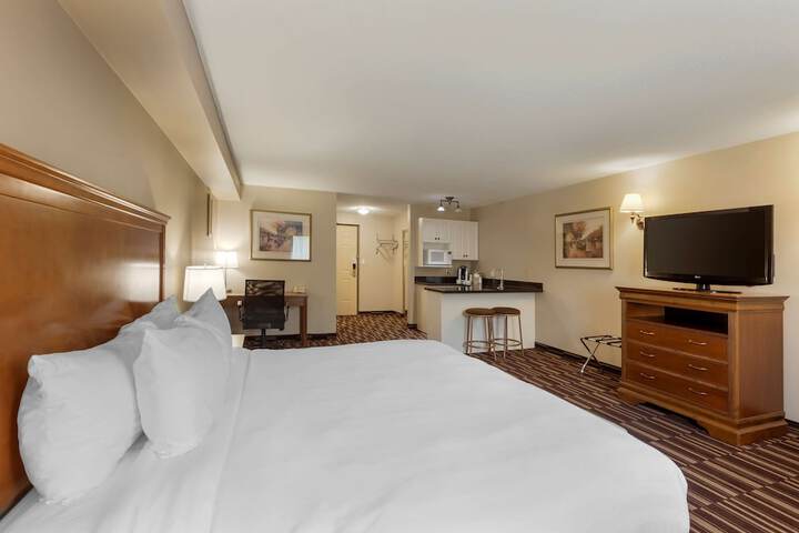Room 6 of 28