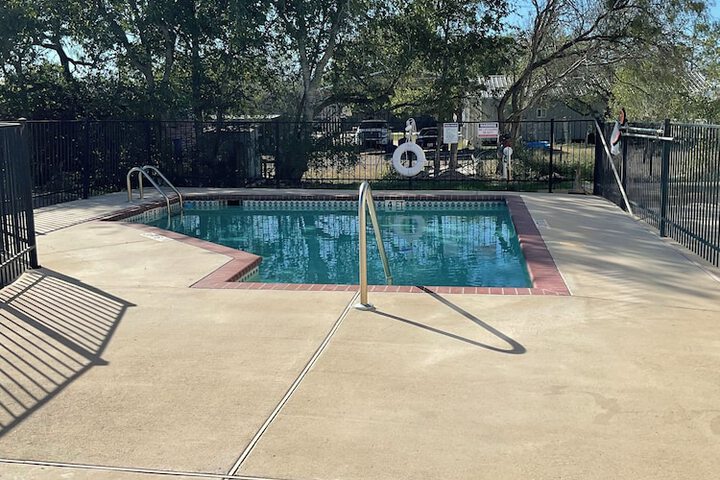 Pool 6 of 40