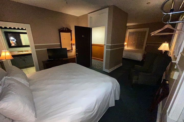 Room 21 of 32