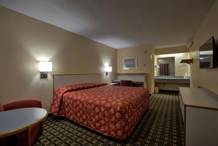 Room 16 of 25