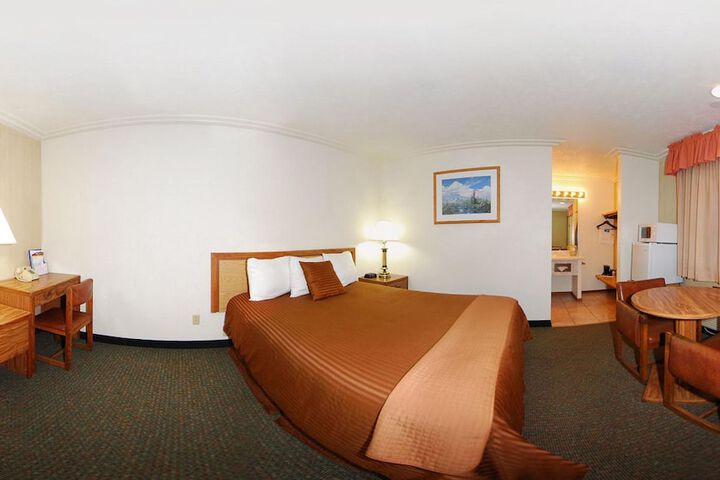 Room 27 of 38