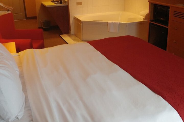 Country Inn & Suites by Radisson Waterloo, IA