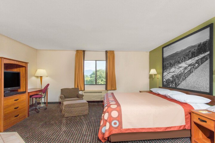 Room 6 of 16