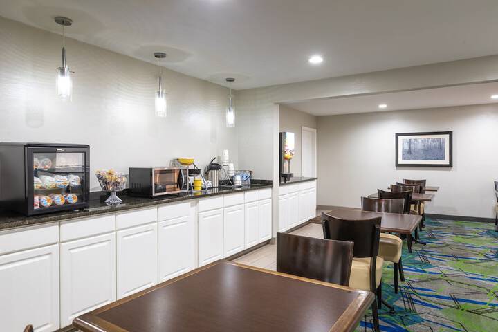 Days Inn by Wyndham Greenville