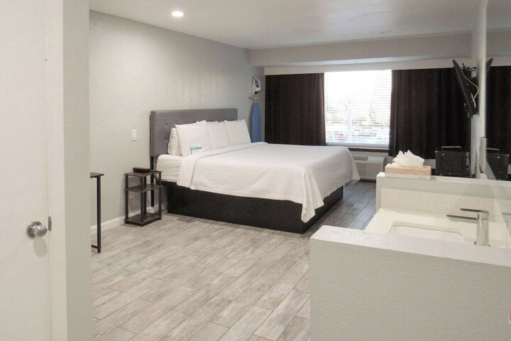 Room 43 of 61