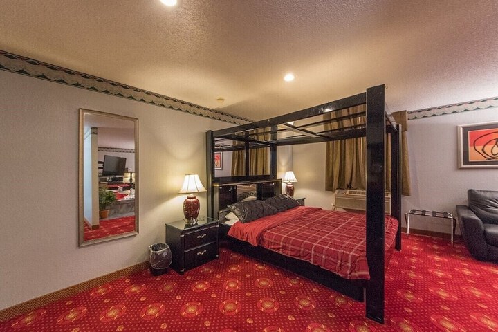 Room 5 of 19