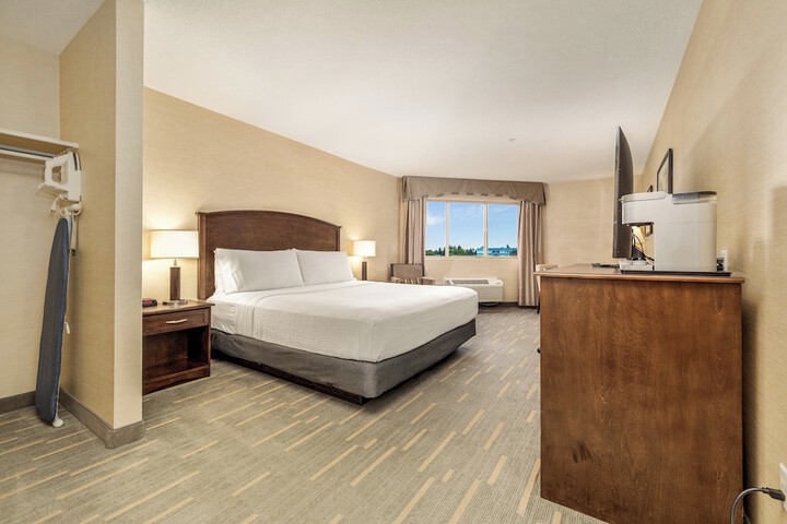 Room 120 of 200