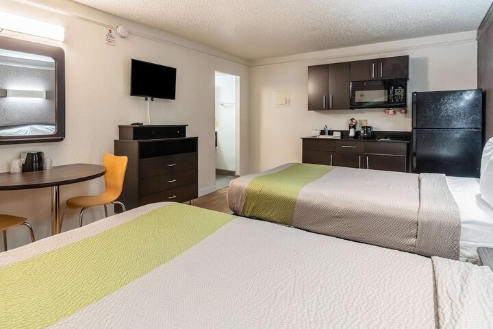 Room 32 of 38