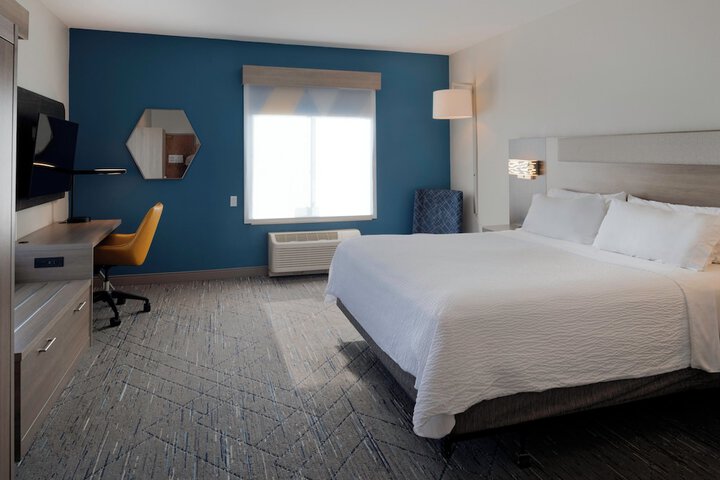 Holiday Inn Express Hotel & Suites Fort Atkinson by IHG