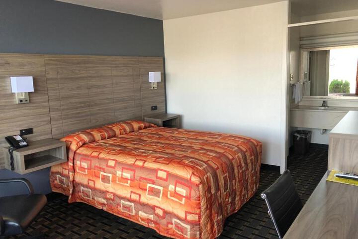 Mid Continent Inn