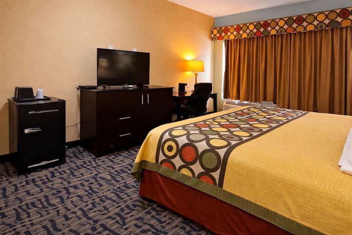 Super 8 by Wyndham Pasadena